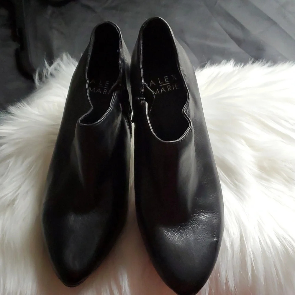 Alex Marie Womens Booties